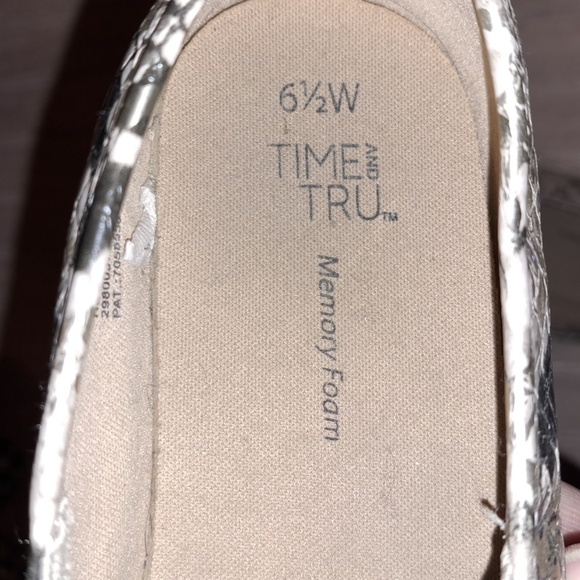 Time and Tru Girl Animal Print Gold Shiny Slip On Sneakers - Picture 7 of 9